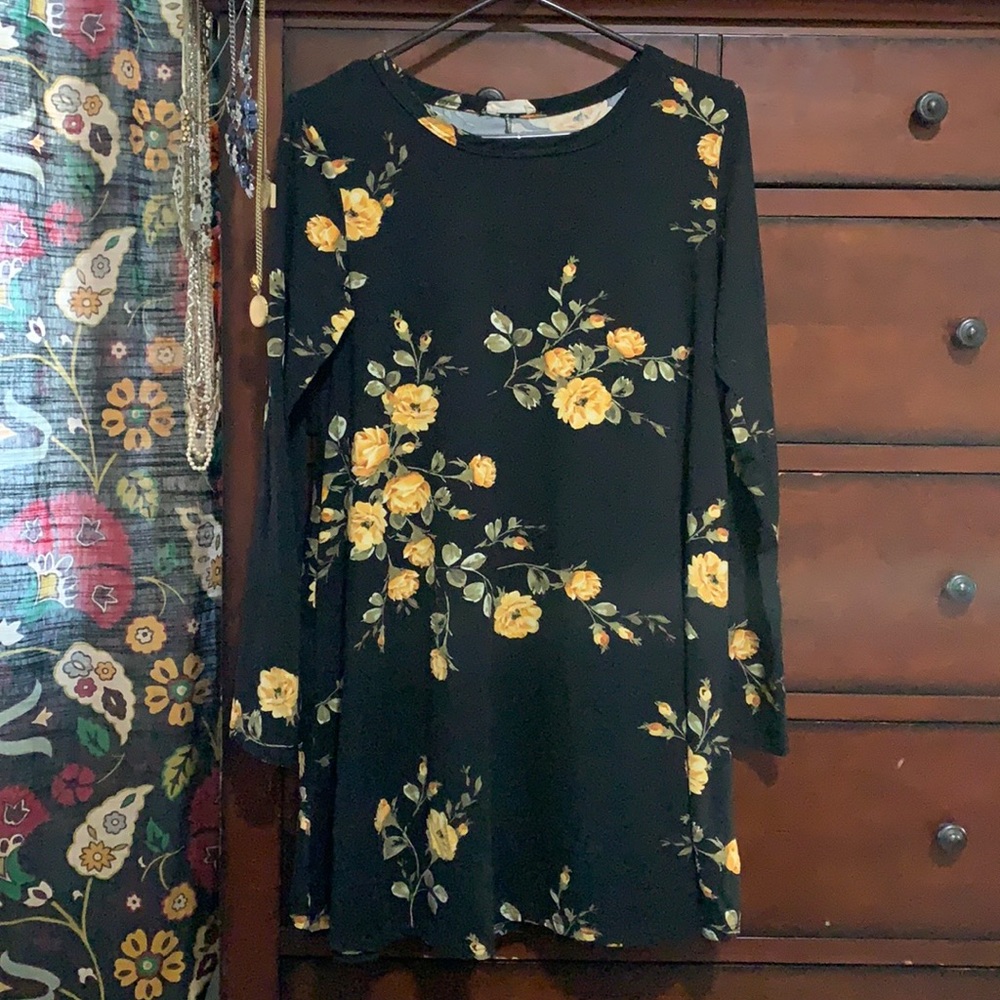 Super soft black tunic dress with yellow rose print size M 3/$20